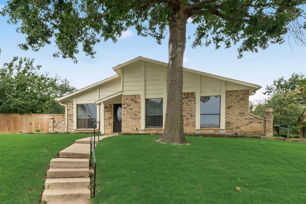 1732 Delaford Court, Carrollton