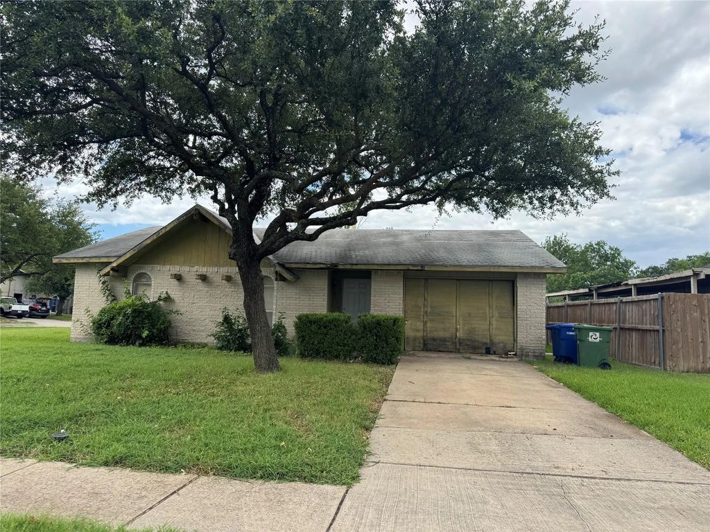 2124 Highbury Road, Carrollton