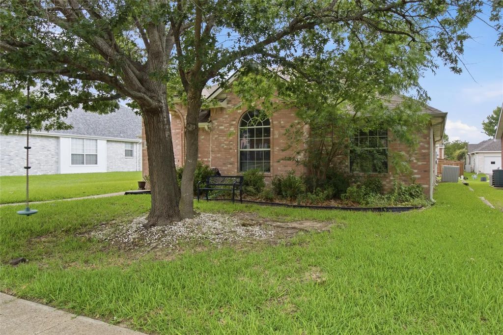 911 Sumner Drive, Mesquite