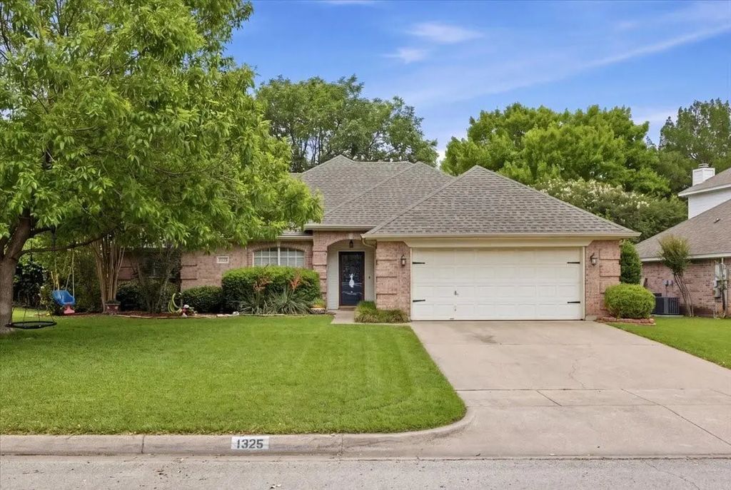 1325 Rio Grande Drive, Benbrook