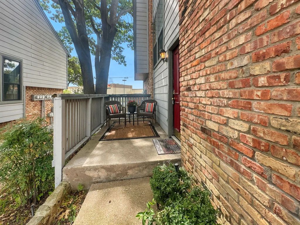 15151 Berry Trail 601, Dallas