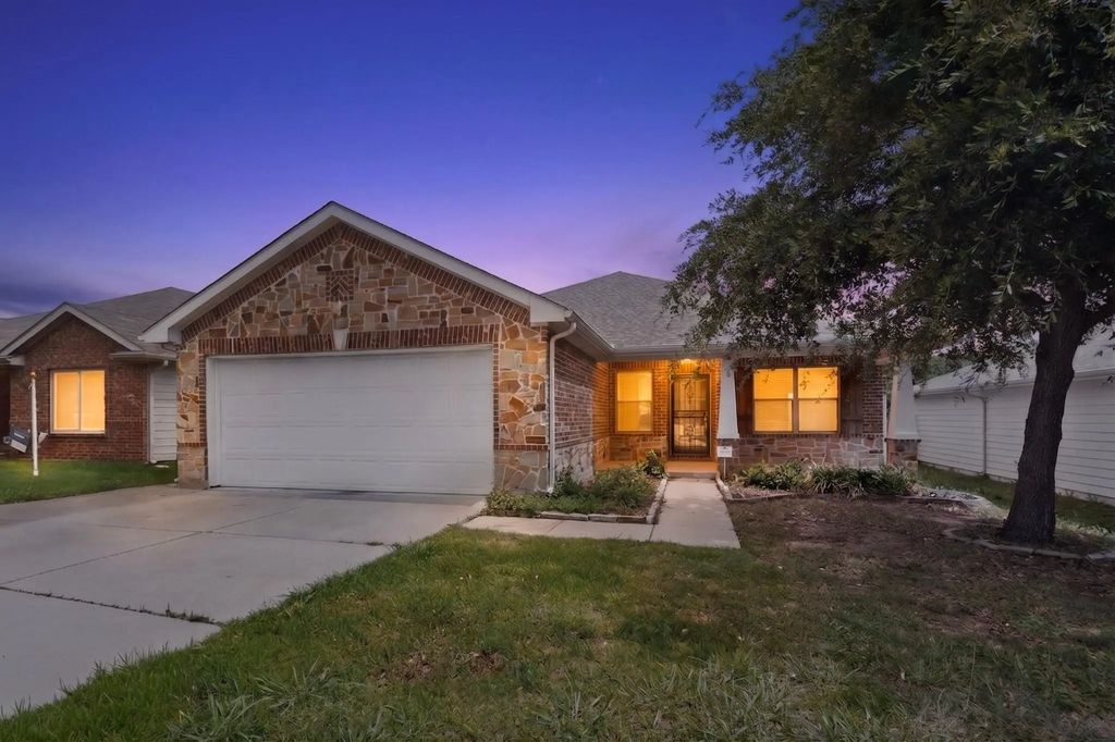 1933 E Dickey Drive, Dallas