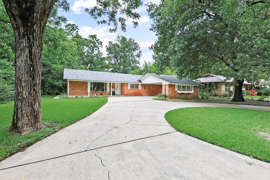 111 W Tennie Street, Gainesville