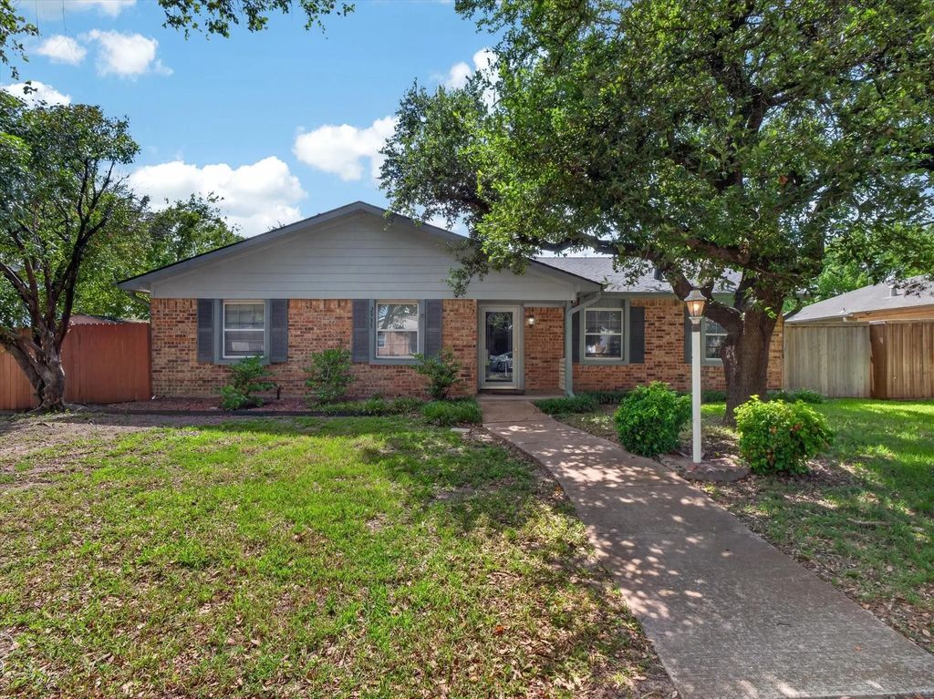 2935 Rolling Hills Drive, Carrollton