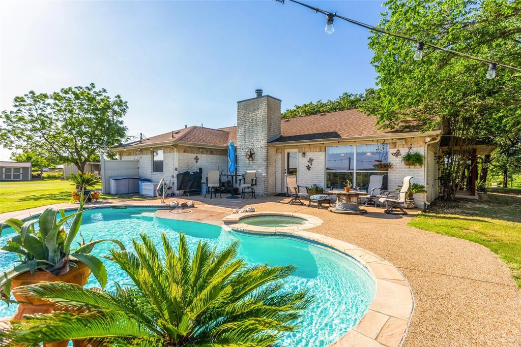 108 Gladdis Lane, Springtown
