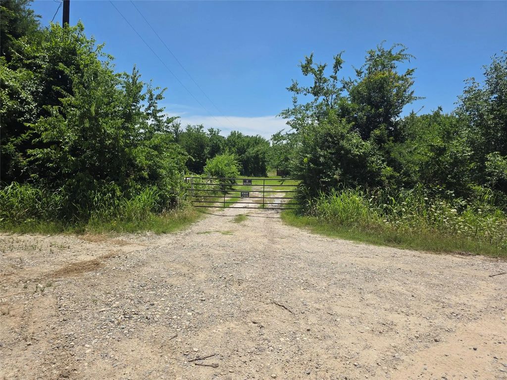 4587 County Road 4415, Wolfe City