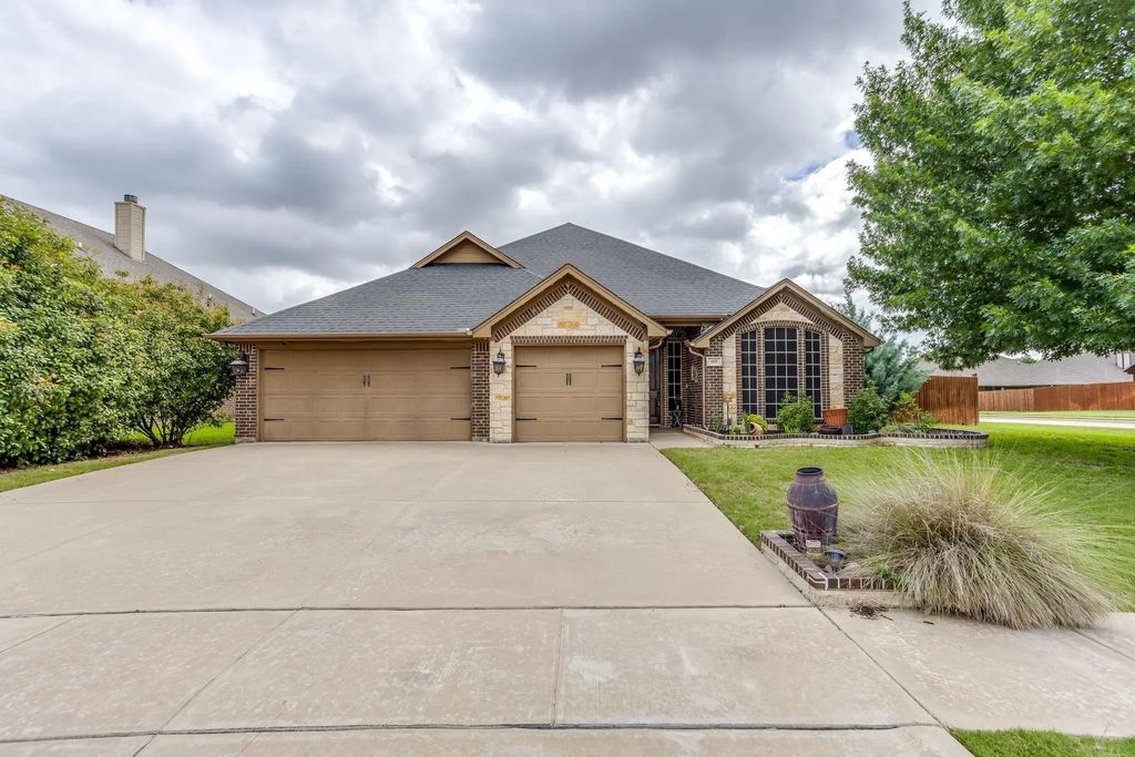 400 Hudson Lane, Burleson