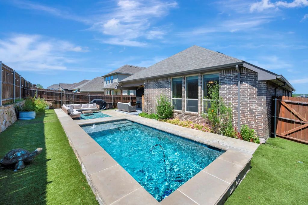 6149 Cobbetts Pond Lane, Fort Worth