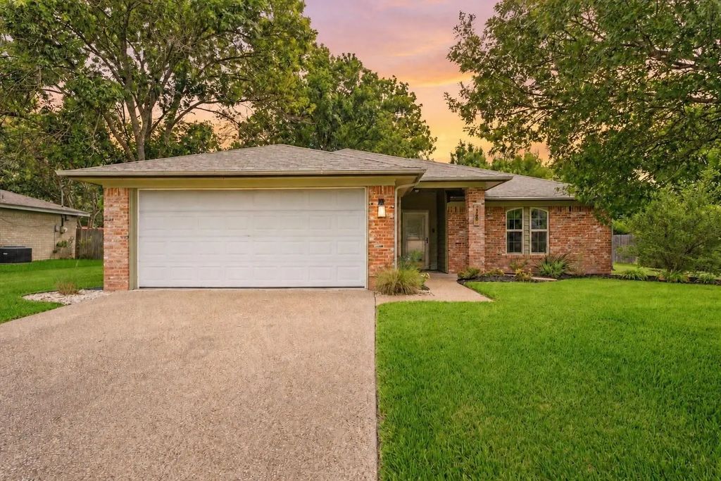 123 Marylee Drive, Hewitt