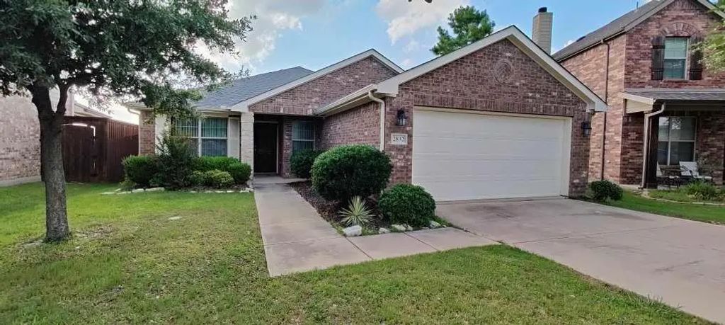 2832 Cresent Lake Drive, Little Elm