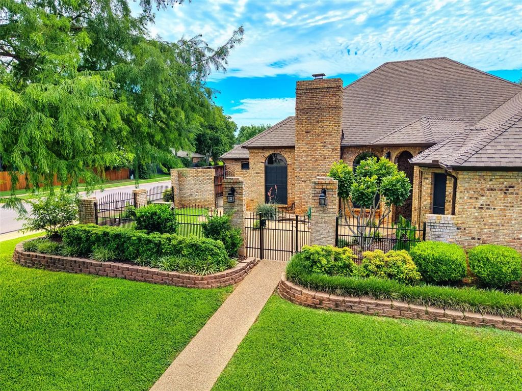 608 Gunnison Drive, Arlington
