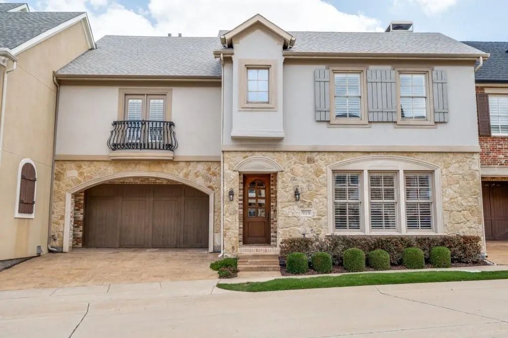 919 Grail Maiden Lane, Lewisville