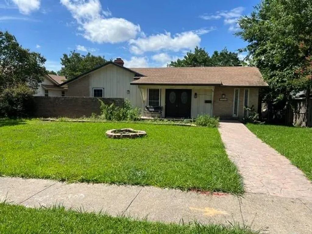 3810 Crater Lake Court, Irving