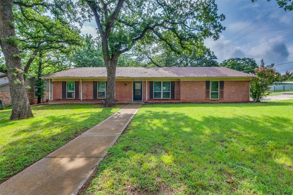 5500 Woodland Hills Drive, Denton