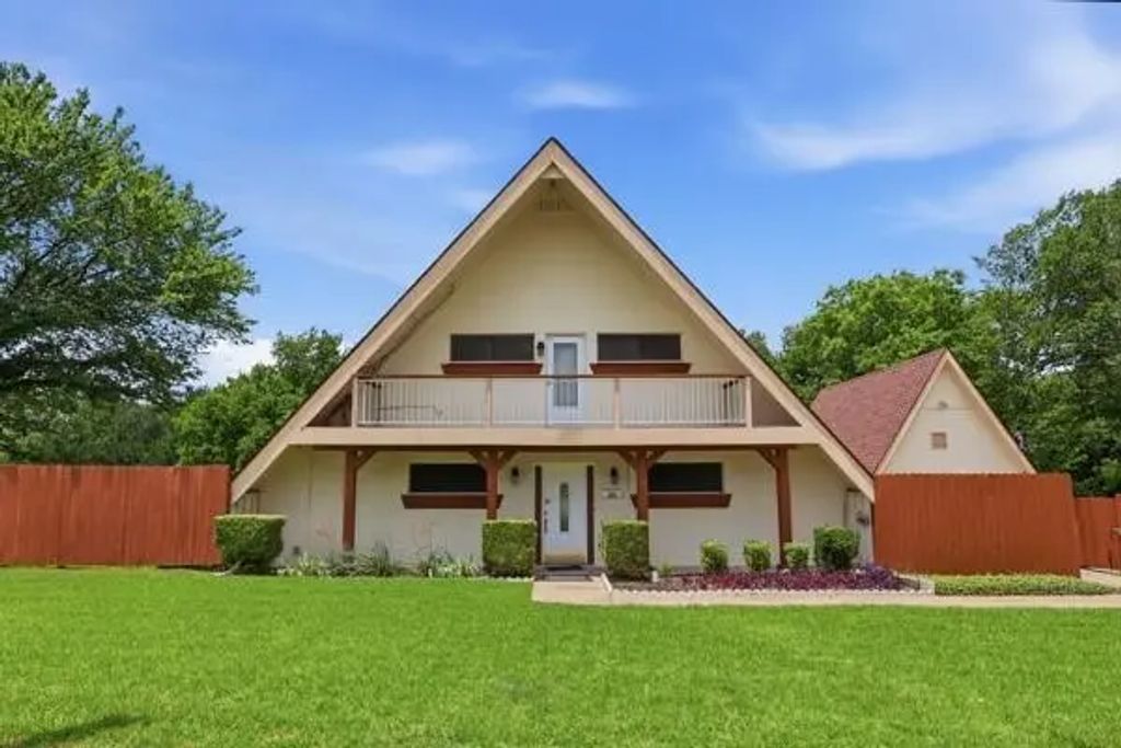 205 Roaring Springs Drive, DeSoto