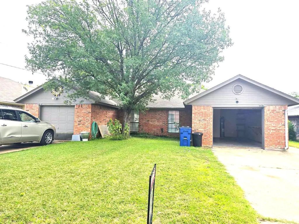 1007 Mitchell Lane, Burleson
