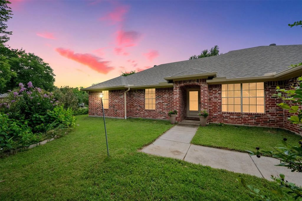 3301 Sycamore Drive, Flower Mound