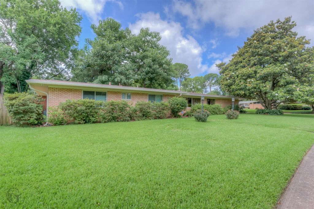 301 Levin Lane, Shreveport