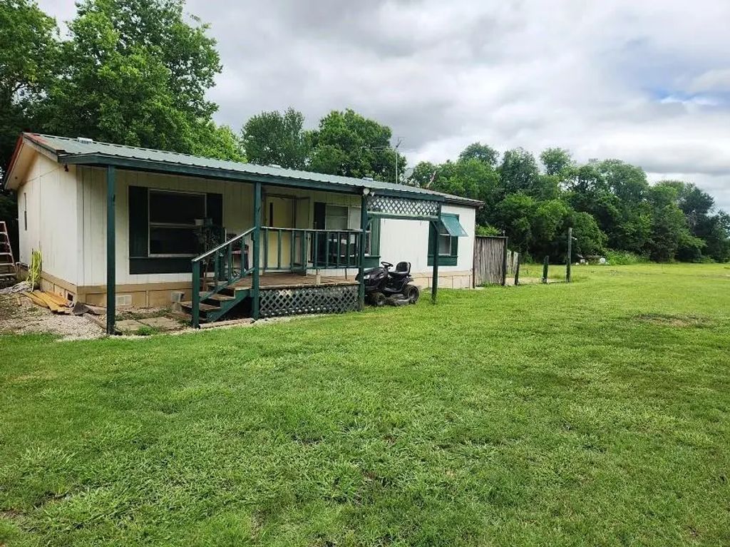 1664 County Road 4925, Trenton