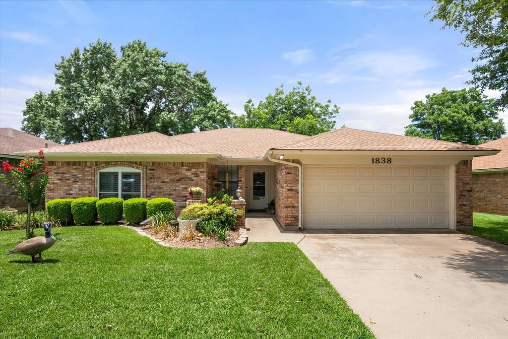 1838 Westcrest Drive, Arlington