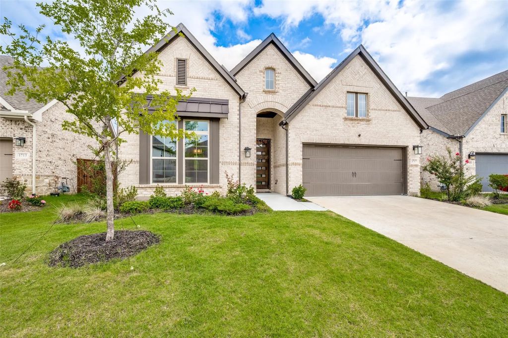 1717 Buttercup Avenue, Aubrey