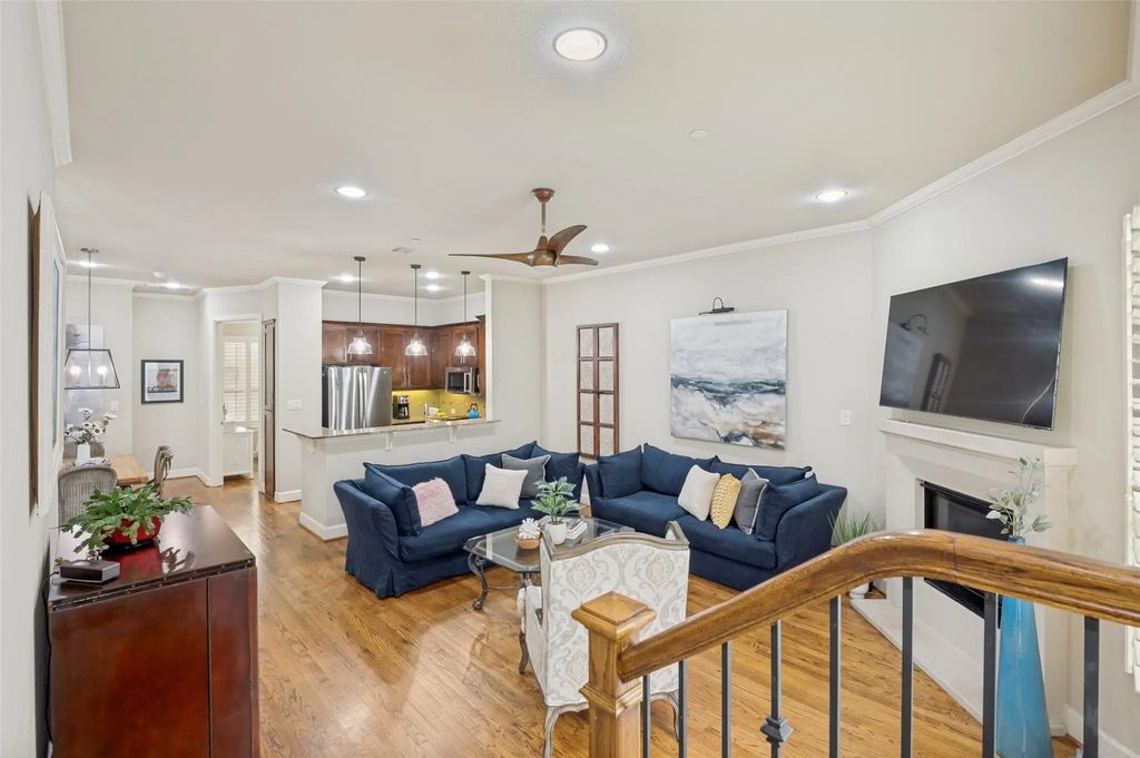 7333 Valley View Lane 304, Dallas