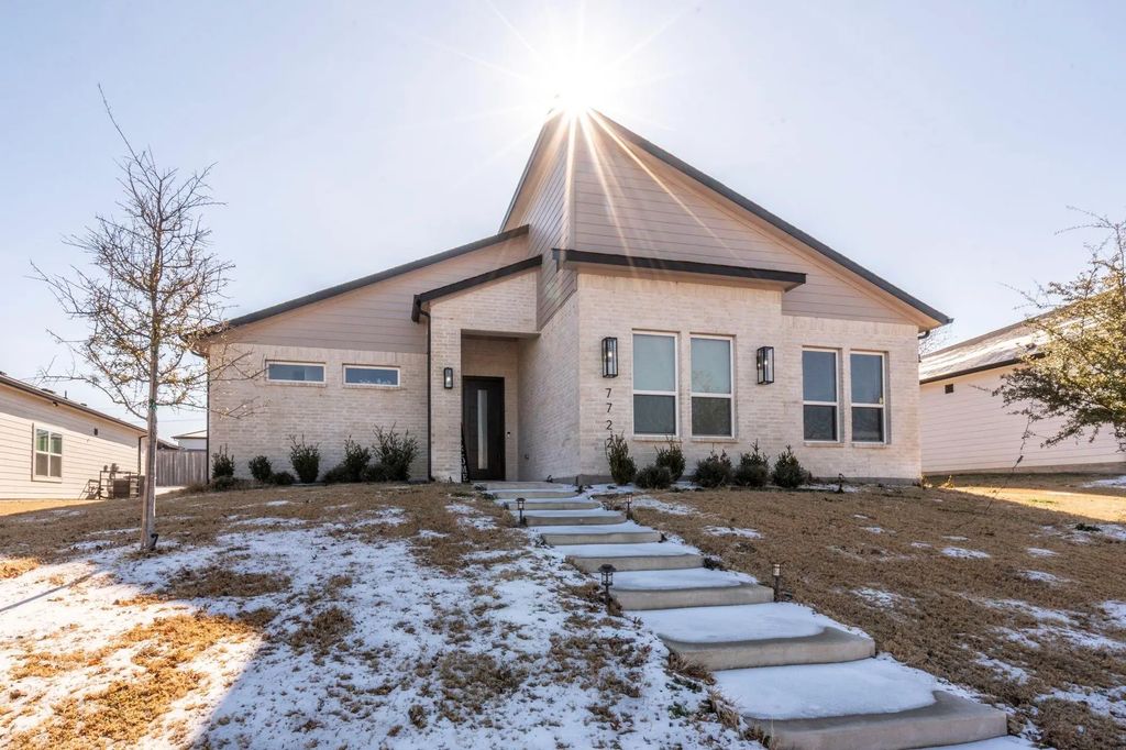 7722 Oak Garden Trail, Dallas