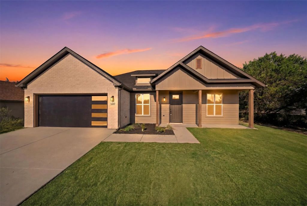 2607 White Rock Drive, Granbury