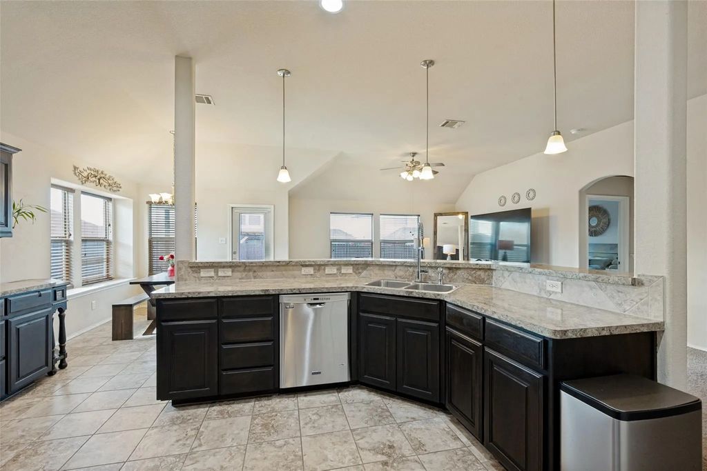 3920 Bonita Springs Drive, Fort Worth
