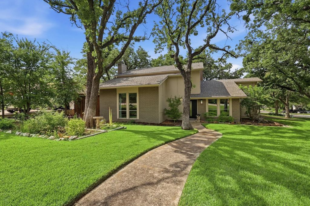 858 Highland Village Road, Highland Village