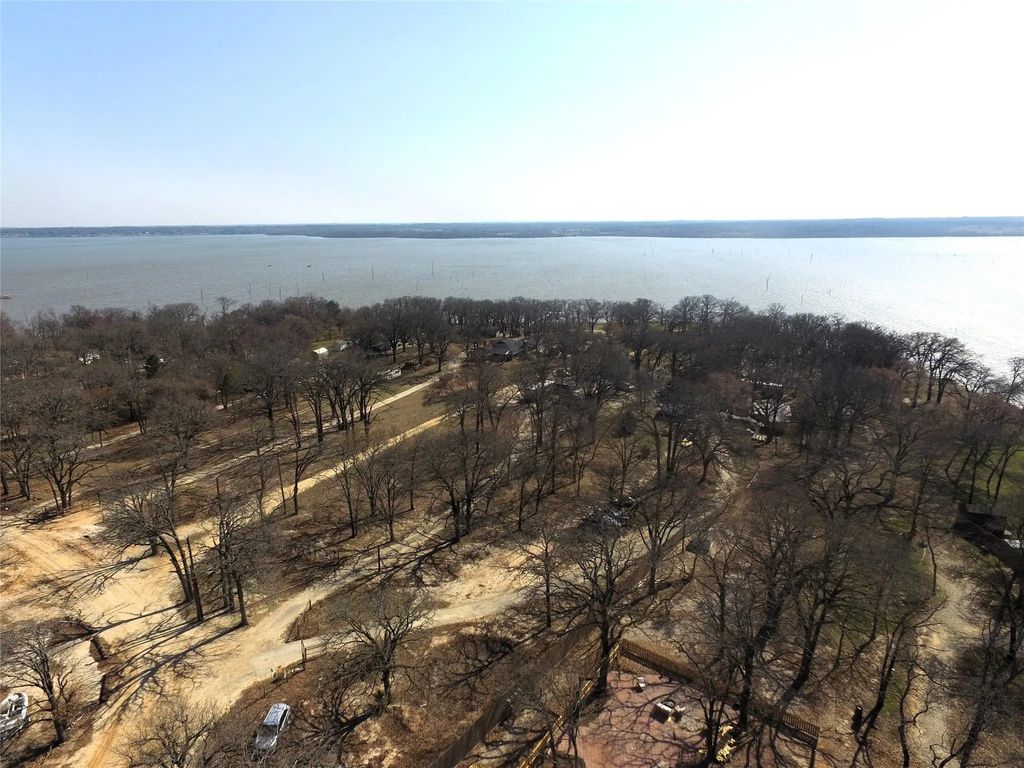 8085 Lakeview Drive, Quinlan