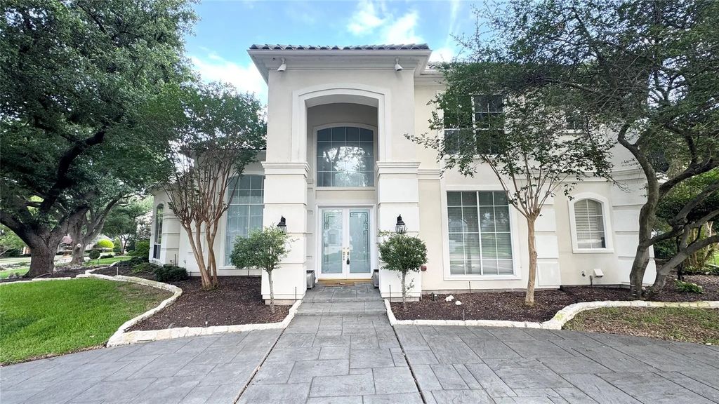 17619 Woods Edge Drive, Dallas