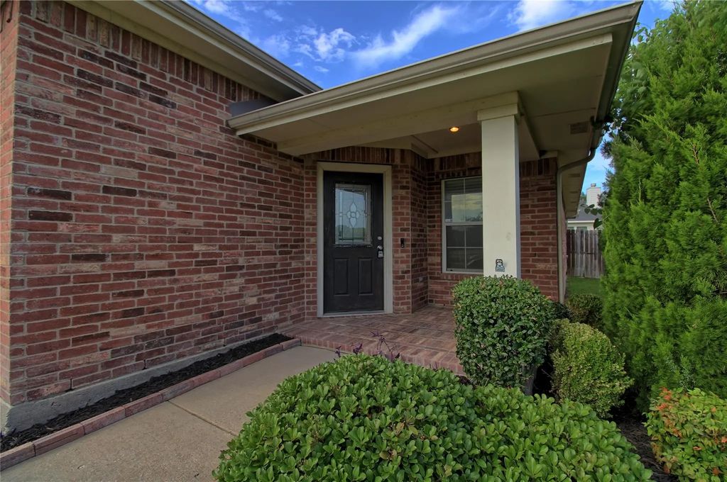 1304 Luckenbach Drive, Forney