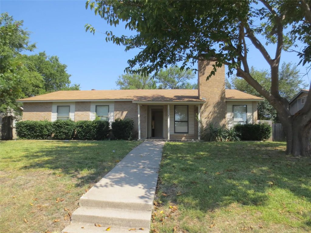 1225 Oakbluff Drive, Lancaster
