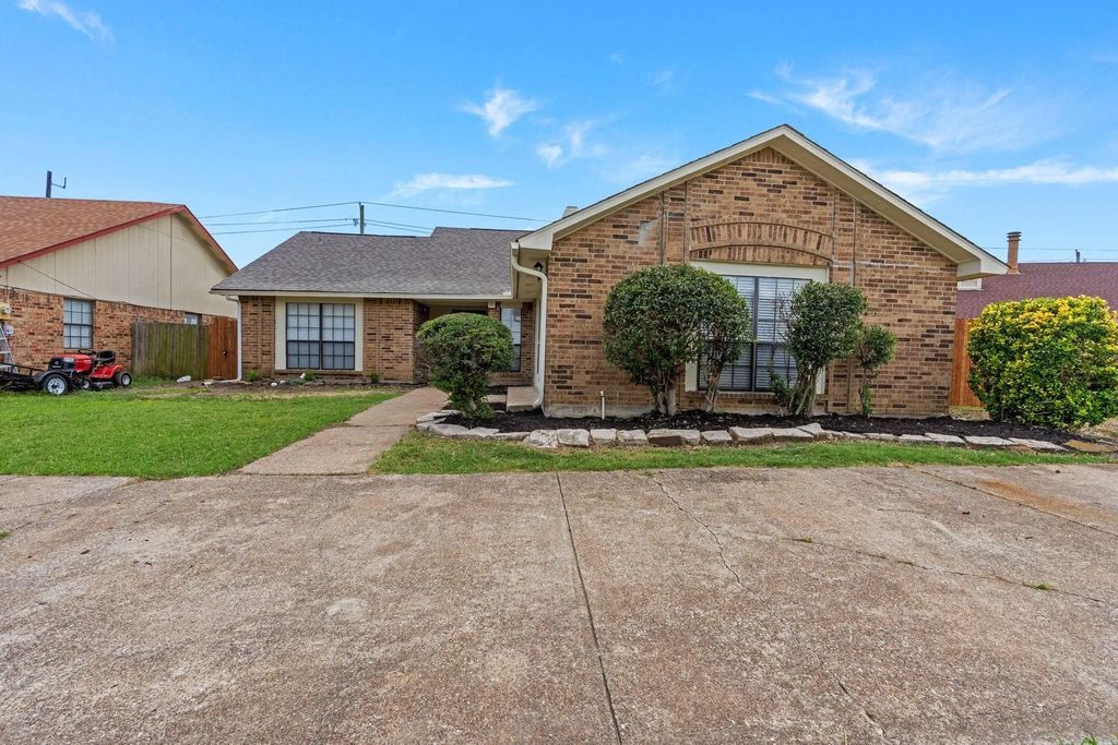 3312 Amberway Drive, Arlington