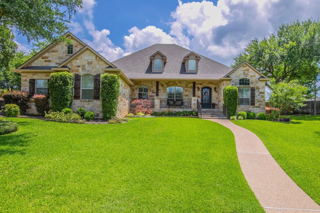 437 Winding Creek Lane, Waco