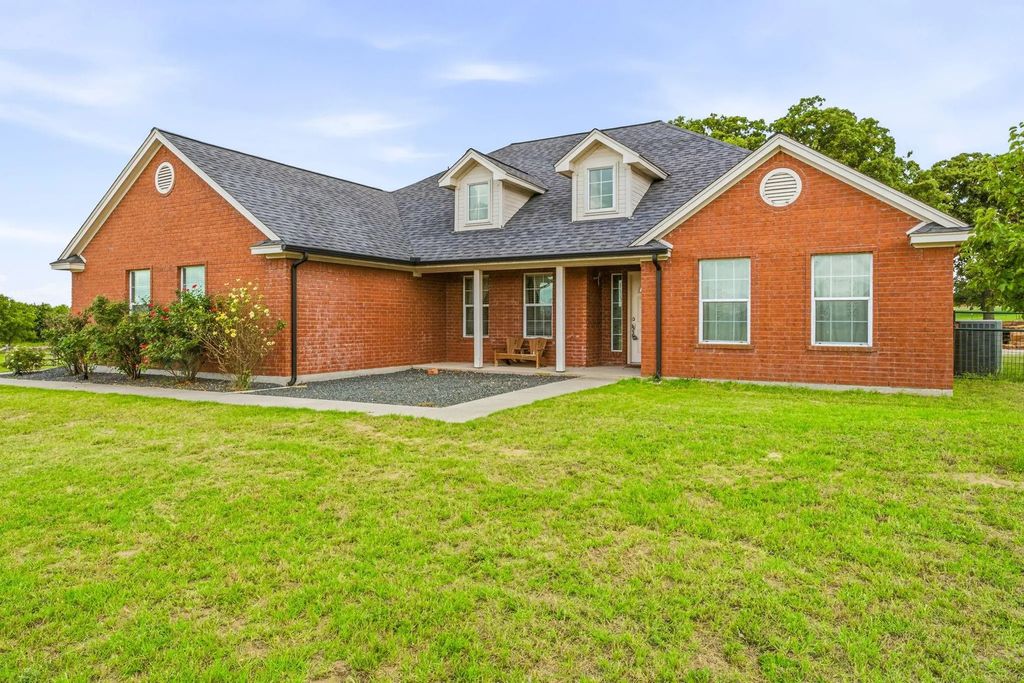 111 Adair Lane, Weatherford