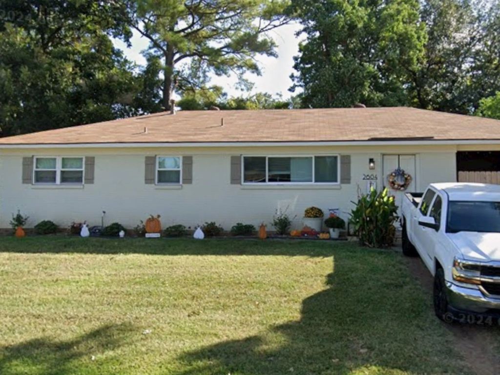 2604 Douglas, Bossier City