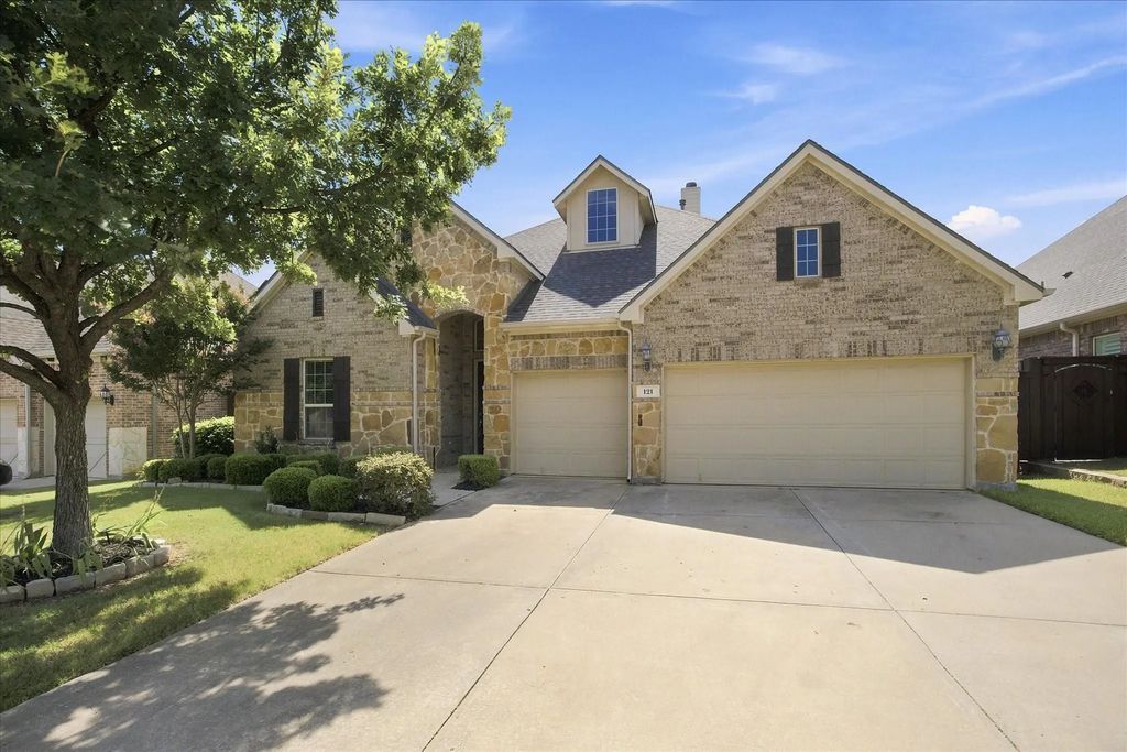 121 Oakwood Lane, Hickory Creek