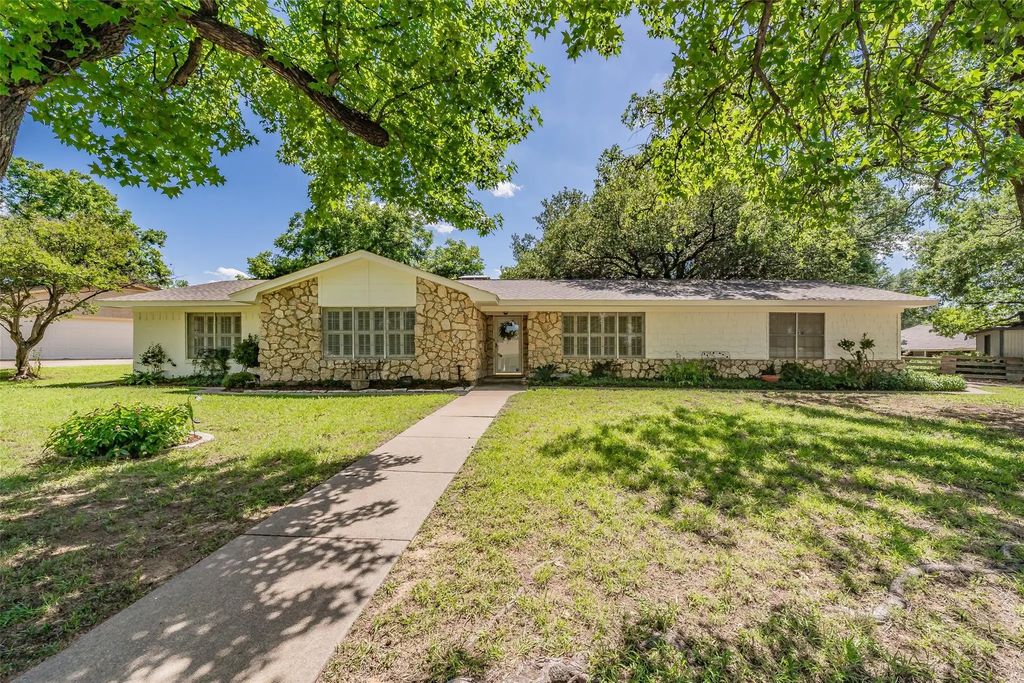 1806 Hilltop Lane, Pantego