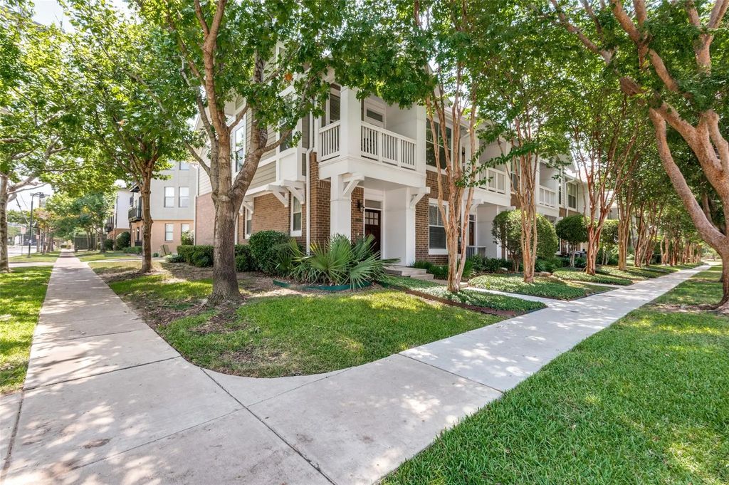 1872 Summit Avenue, Dallas