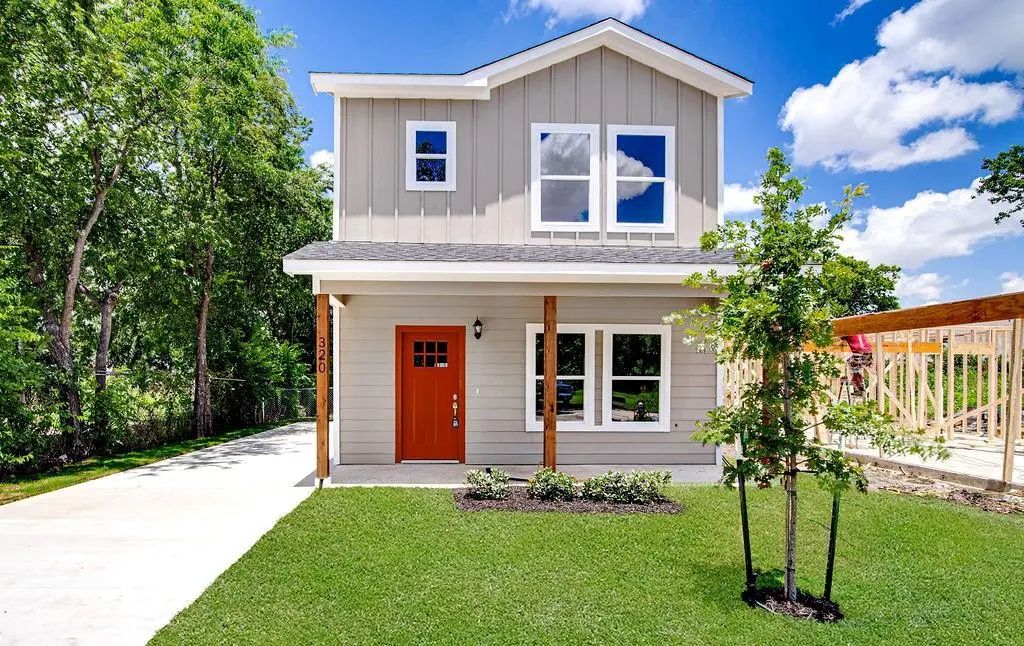 320 W Gambrell Street, Fort Worth