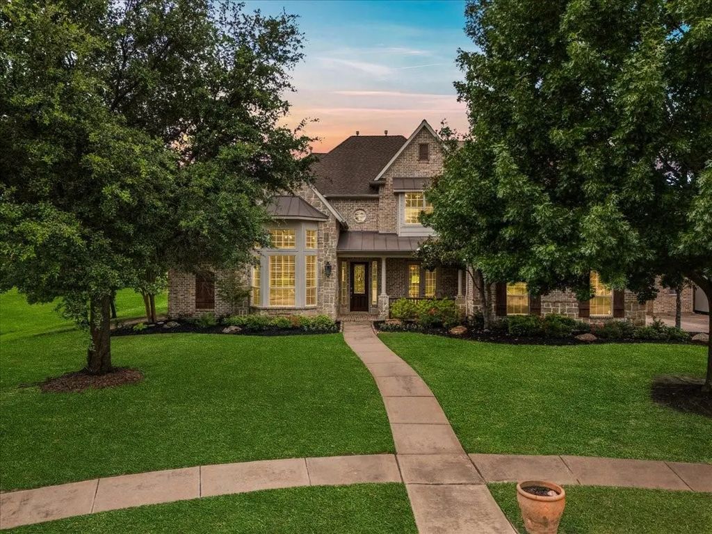 704 Landsbury Court, Keller
