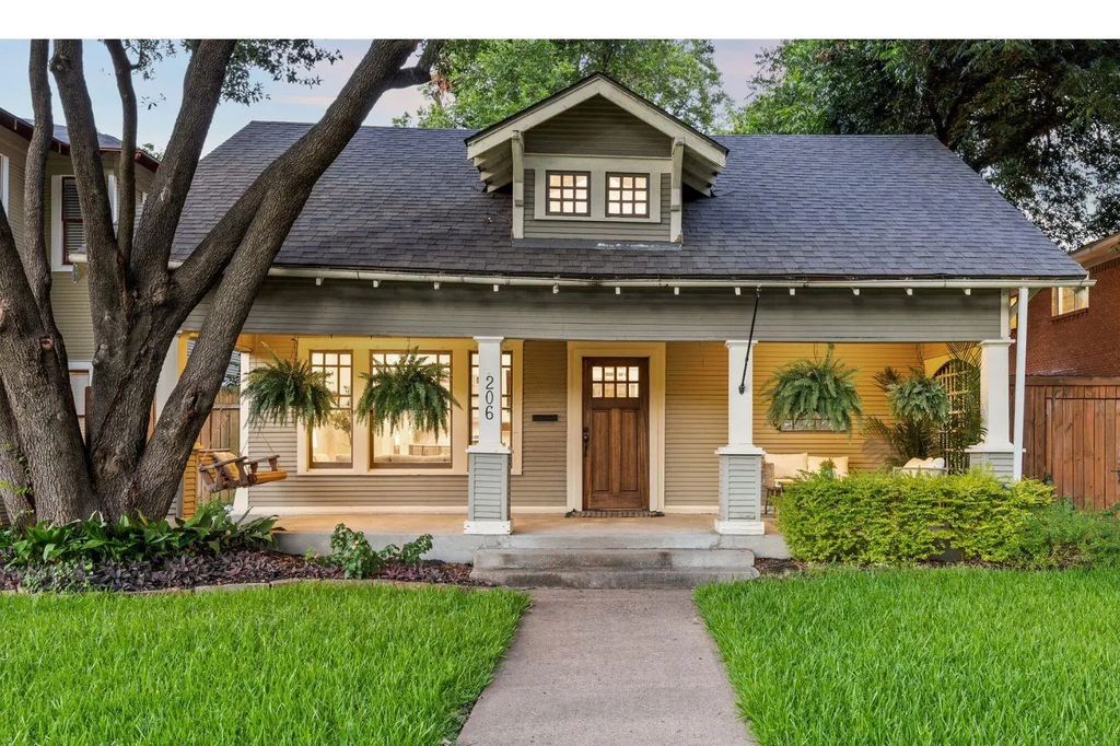 206 S Edgefield Avenue, Dallas