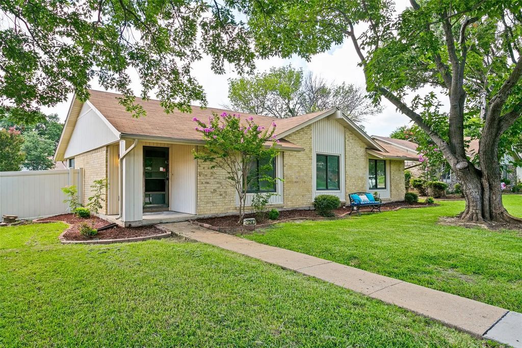 1214 Valencia Lane, Lewisville