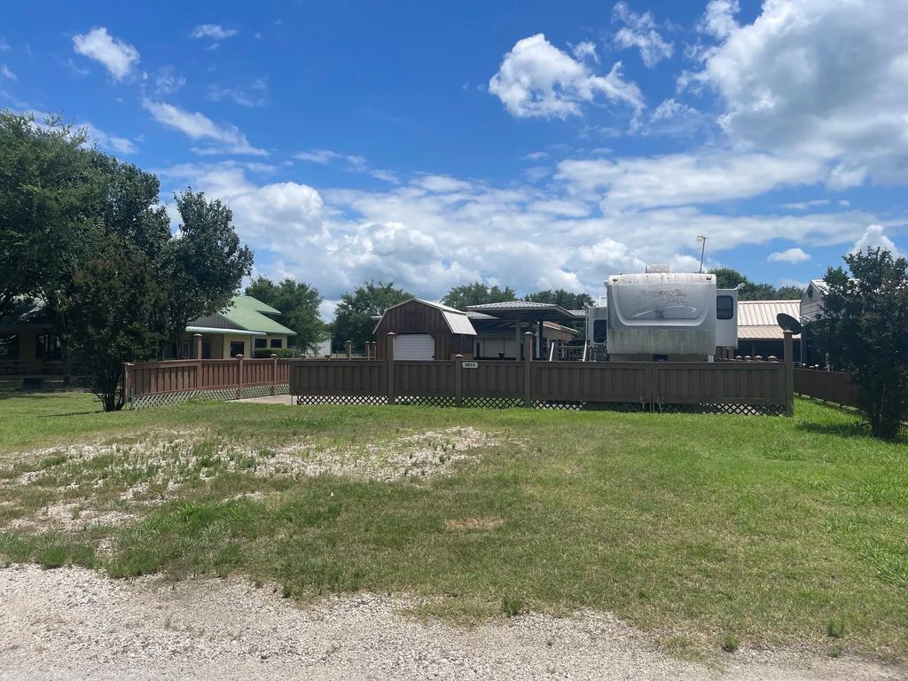 3011 Seagull Road, Kerens