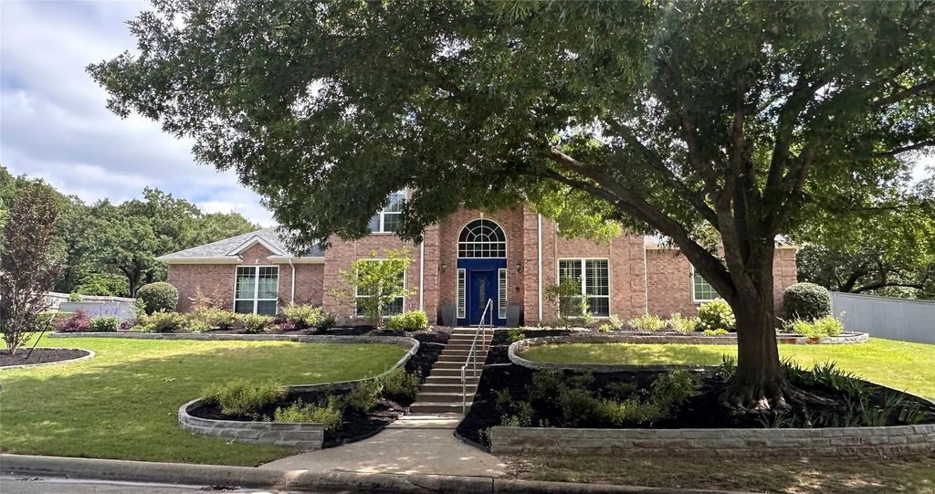 204 E Chapel Downs Drive, Southlake