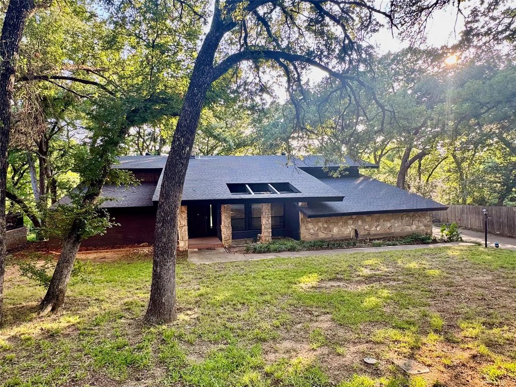 2000 Mill Creek Drive, Arlington