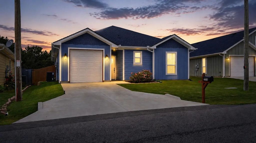 2316 Creekview Drive, Granbury