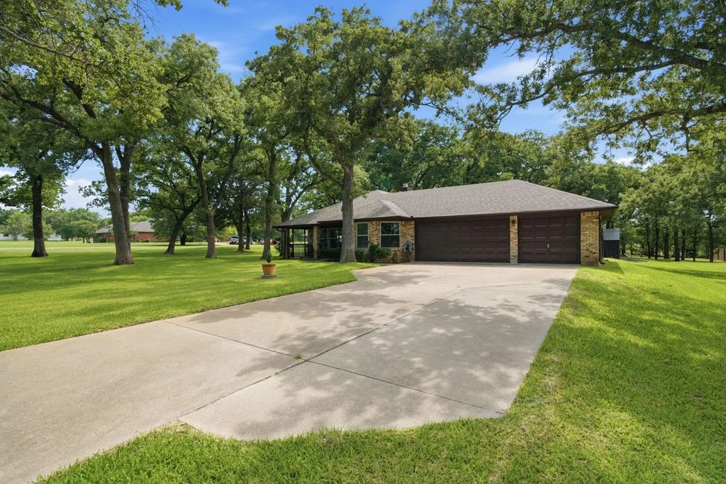 305 Bent Oak Road, Weatherford